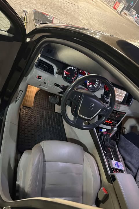 Peugeot 508 SW (2011)